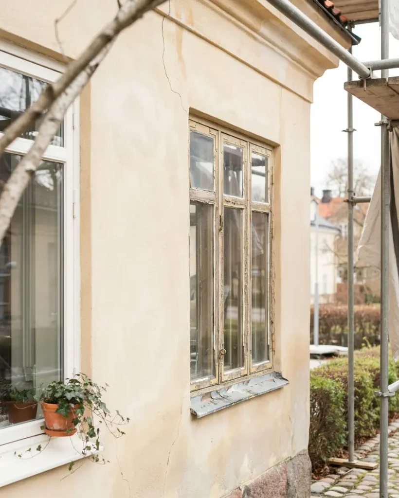 f nsterrenovering i st llet f r f nsterbyte s sparar du pengar och bevarar husets charm
